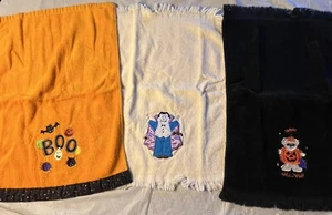 Vtg Set of 3 Halloween Hand Towels Fringe Pumpkin Bear Vampire Boo 15x11 (2J) - Picture 1 of 11