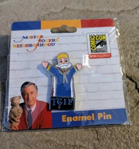 Mr. Rogers Neighborhood "King Friday" Enamel Pin 2018 San Diego Comic Con NIP c1 - Picture 1 of 3