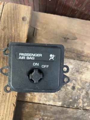 Dodge Dakota 2001-04 interruptor de bolsa de pasajeros OEM 56045540AA Foto 1 de 3