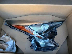 Faro proiettore anteriore destro xeno led Toyota Prius 2016-2019 ZVW50 81145-47691 - Foto 1 di 20
