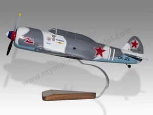 Yakovlev Yak 11 Desk Wood Airplane New Model Small Scale 1/32 - Picture 1 of 12