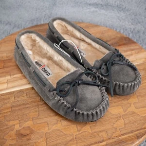 Minnetonka Women's Size 6 Cally Gray Suede Pile Lined Moccasin Slippers - Picture 1 of 7