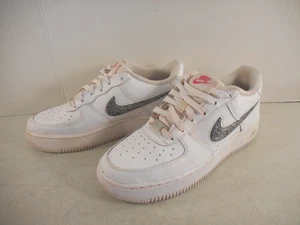 NIKE AIR FORCE 1 DC9651-100 Low White Glitter Swoosh 6Y EU 38.5 Athletic Shoes - Picture 1 of 14
