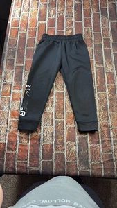 Under Armour Boys Black Joggers Size 4 with White Logo Knit Sweatpants - Picture 1 of 6