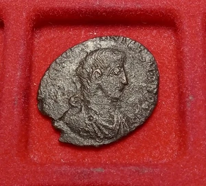 Constantius II. Centenionalis. 350-355 AD. spearing Fallen Horseman - Picture 1 of 2