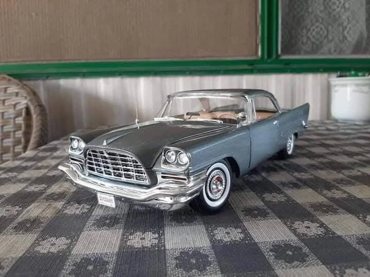 1957 Chrysler 300 C Silver Gray  1/18 AUTO WORLD American Muscle - Image 1 of 4