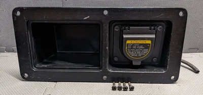 Toyota Tacoma 2005-2015 plataforma trasera compartimento de caja de almacenamiento con toma de corriente OEM Foto 1 de 4