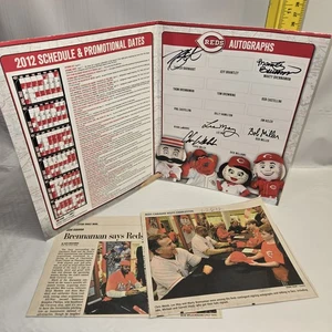 Cartel autografiado y recortes de periódicos de los Rojos de Cincinnati - Caravana de los Rojos 2012 - Imagen 1 de 10