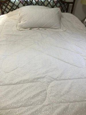 Edredón y almohada de colección con doble ojal bordado 68"X 84" blanco roto Foto 1 de 4