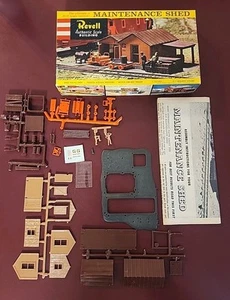 Cobertizo de mantenimiento Revell 1959 auténtico edificio escala HO T-9022 - Imagen 1 de 6