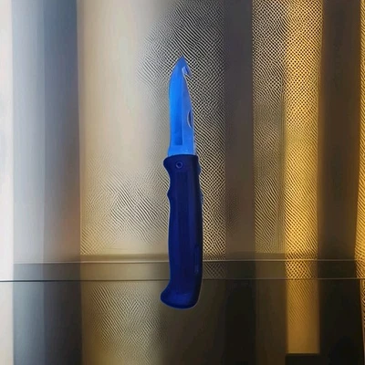 Cuchillo Kershaw negro 1061 g, cojín de agarre en el mango, botón extraíble para cerrar Foto 1 de 4