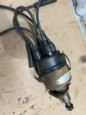 TRACTOR DE GAS FERGUSON A 35 DE COLECCIÓN -DISTRIBUIDOR DE MOTORES - DELCO -1955 Foto 1 de 2