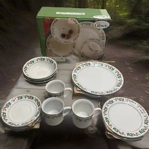 16 Gibson Holiday Gold Christmas Plates Bowls Dinner Salad Holly Berries - Picture 1 of 8