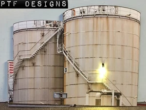 Granja de aceite ""doble tanque"" a escala G construido a rasguños en interiores frente/plano, Piko - Imagen 1 de 8