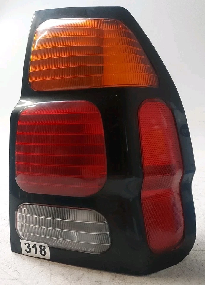 2000 - 2004 年三菱 Montero Sport 右乘客侧右手尾灯 U0505 DW — 第 1/4 张图片
