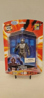 Figura de acción Doctor Who: Damaged Cyberman [2007 exclusivo de la Comic Con de San Deigo] Foto 1 de 4
