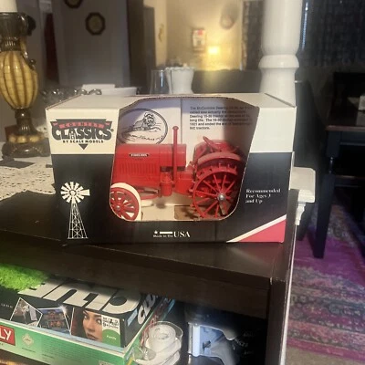 Vintage Die-Cast Country Classics McCormick Deering Case IH 22-36 Tractor 1/16 - Image 1 of 4