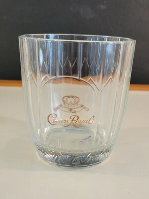 Crown Royal Rocks 玻璃大教堂金色诅咒标志 Von Pok 意大利 — 第 1/4 张图片