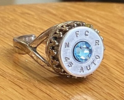 Anel ajustável com invólucro de bala calibre 45 Federal Corp com cristal aquático - Imagem 1 de 4