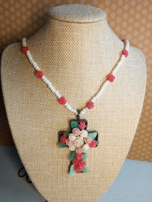 Collar Colgante Cruz Adorno Rosas Resina Rosa 22" Estilo Coqueta Ramo Rosa Foto 1 de 4