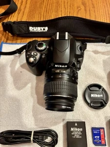 Nikon D40 SLR Digital Camera Kit 6.1MP 18-55mm Lens 700 Clicks 8GB SD Card MINT - Picture 1 of 6