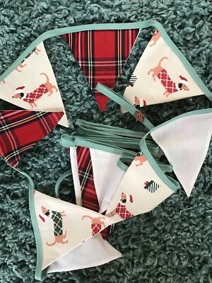 Bunting hecho a mano. Tema de Navidad Dachshund Botón Estrella 3,5 METROS Aprox 23 BANDERAS Foto 1 de 4