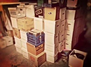 10 kg VINYL-LP & 12" SCHALLPLATTEN GEMISCHT - ROHBESTAND DIREKT VON DEN WOHLTÄTIGKEITSORGANISATIONEN - Bild 1 von 1