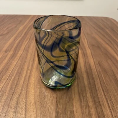 Vaso mexicano soplado a mano con remolinos azules y verdes 16 oz Foto 1 de 4