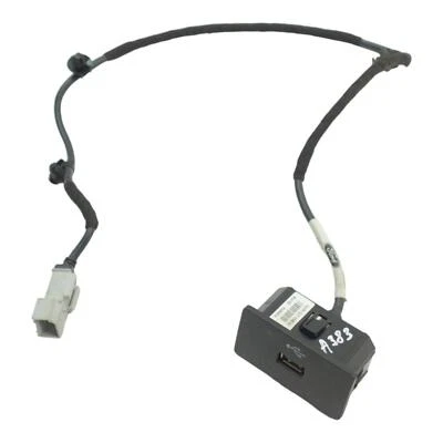 Ford Kuga 2 II USB USB Anschluss GL3T-14G332-AA Bj2017 - Bild 1 von 3