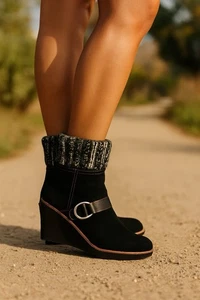 Botas de cuña Naturalizer N5 para mujer 7,5 M arnés negro vaquera gamuza puño tejido - Imagen 1 de 10