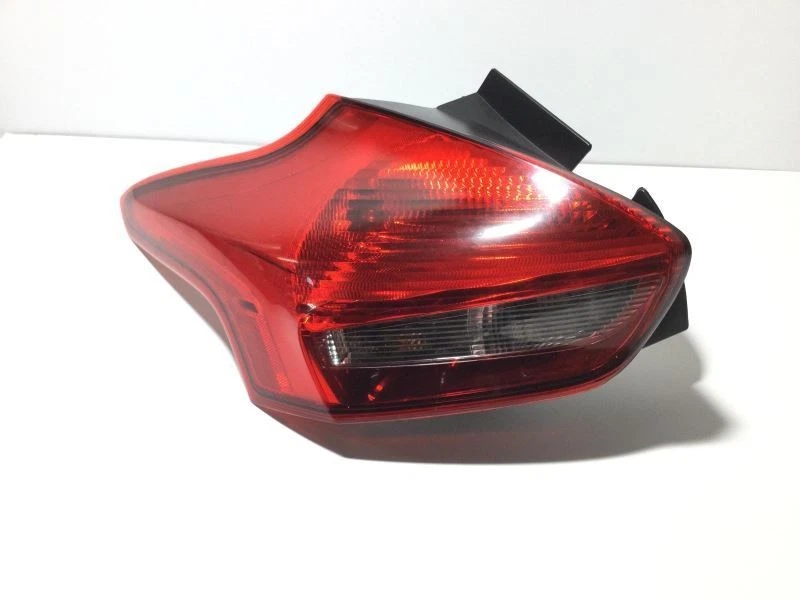 Luz trasera del conductor hatchback incandescente para Ford Focus 25568 15-18 Foto 1 de 4