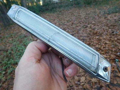 Cadillac Fleetwood Brougham Opera 1977 1978 1979 luz guía de pasajeros derecha 6C 77 Foto 1 de 4