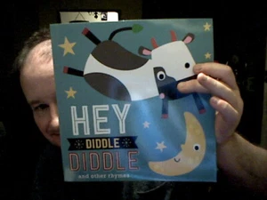 HEY DIDDLE DIDDLE & OTHER RHYMES PAPERBACK BIRTHDAY CHRISTMAS  BEDTIME KIDS  - Picture 1 of 2