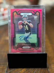 Jake Haener 2023 Panini Prizm Rookies Pink Prizm Auto #374 Rookie Auto RC - Imagen 1 de 2