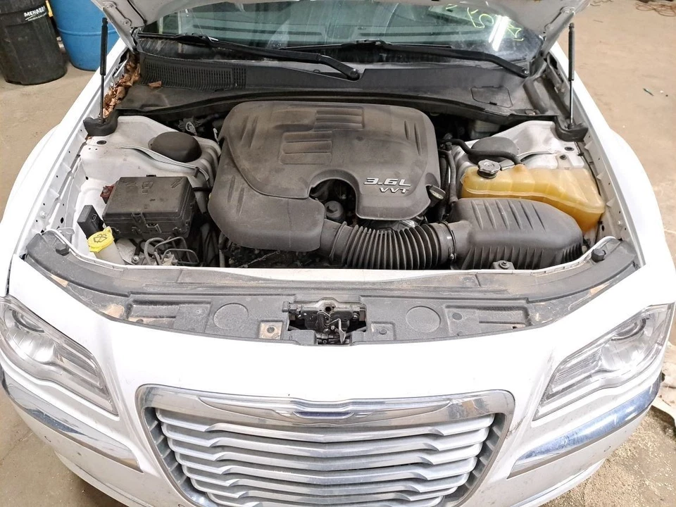 Eje lateral pasajero Rh/Cv eje C/V 2011 300 Sku#4114056 Foto 1 de 4