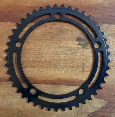 Plato Sugino Mighty Competition 45T 3/32" NOS - 144 BCD - Negro - Japón Foto 1 de 4