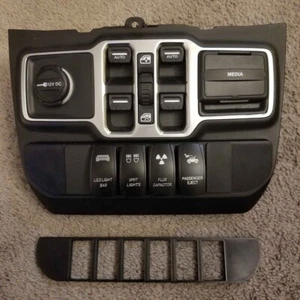 Jeep Wrangler JL Gladiator JT trim rocker ARB light Switch USB plate panel - Bild 1 von 13