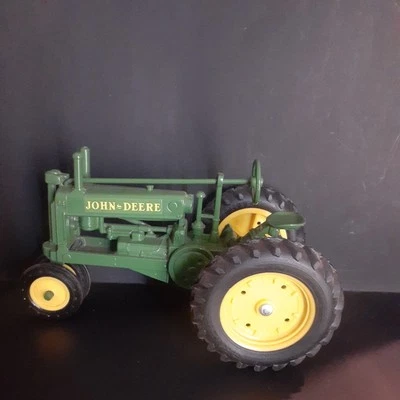 Ertl 1/16 1934 John Deere A Unstyled Tractor with Narrow Front - Image 1 of 4