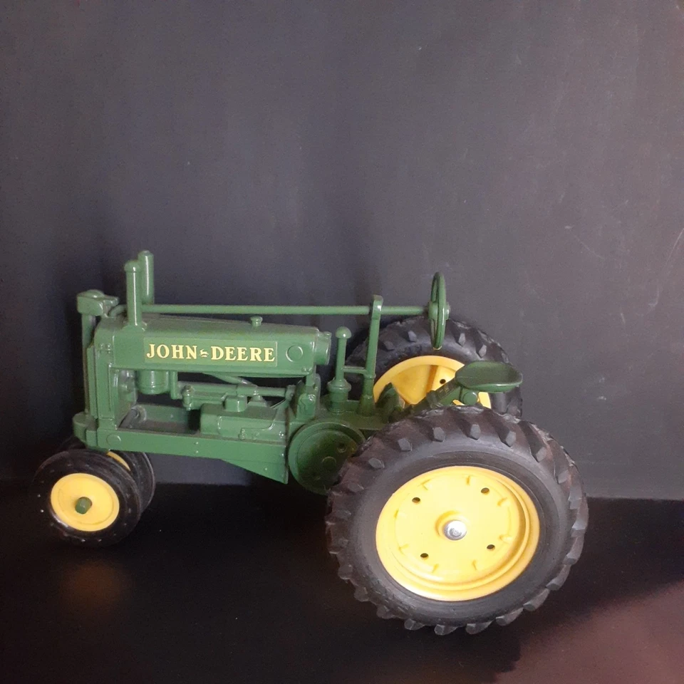 John Deere Ertl 1/16 1934 un tractor sin estilo con frente estrecho Foto 1 de 4