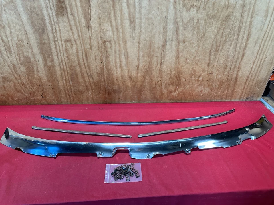 1969-1970 CHEVROLET IMPALA BEL AIR WINDSHIELD TRIM MOLDINGS GM 69-70 - Image 1 of 4