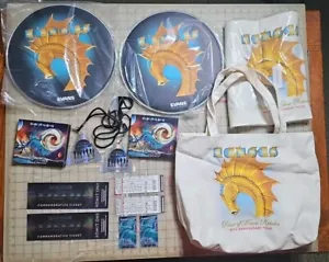 KANSAS Tour 2018 Lot ~ je 2 ~ Tote, signiert Evans Drum Head & VIP, Tickets, CD NEU - Bild 1 von 13