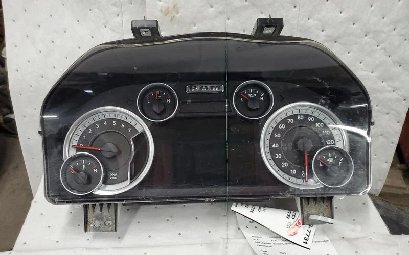 2015-2015 Dodge Ram Pickup Truck 1500 2500 Speedometer Cluster Factory OEM - Imagem 1 de 4