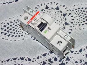 ABB S201U-K, S201U-8A Leistungsschalter, 1P-K-8 Amp + ABB S2C-H6RU AUX-Kontakt - Bild 1 von 5