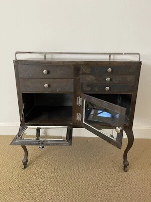 Industrial ANTIGUO GABINETE DE MEDICINA DE METAL de colección tienda estudio de arte estuche de exhibición Foto 1 de 4