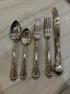 Set da 4 piatti WM.A.Rogers Oneida Ltd modello calice nuovi con scatola - Foto 1 di 2