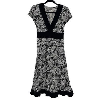 Y2K Apt. Vestido Babydoll 9 Talla PM Pequeño Mediano Negro Estampado Floral Encaje Lazo Atrás Foto 1 de 4
