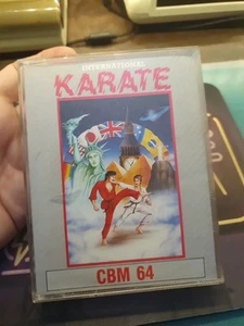 INTERNATIONAL KARATE COMMODORE 64 GIOCO ORIGINALE CASSETTA C64 PRISM LEISURE C. - Afbeelding 1 van 7