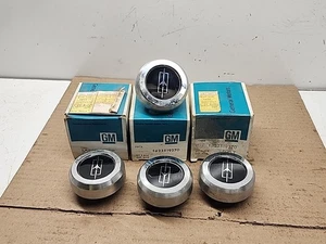 4 NOS GM Oldsmobile Wheel Center Cap 22519270 Toronado 1982-91 Delta 88 OMEGA - Picture 1 of 7