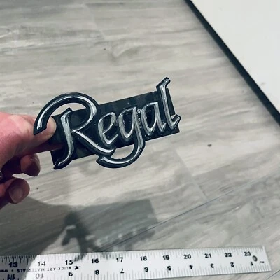 1978-1980 1979 Buick Regal 2dr REGAL Grille Script Emblem # 1257652 OEM 15321 — 第 1/4 张图片