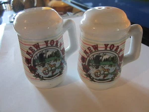 JUEGO DE SALEROS Y PIMENTEROS DE NUEVA YORK TIENE CIERVO, PAISAJE DE BROTES DE ROSA ROJOS - Imagen 1 de 5